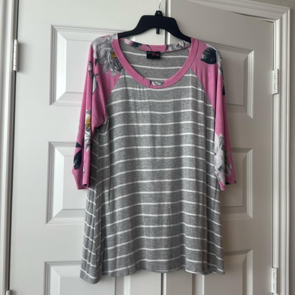 Soft mid length sleeve T-shirt